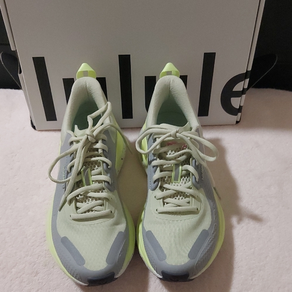 lululemon athletica Women's Athletic Shoes - Light Gray and Neon Yellow